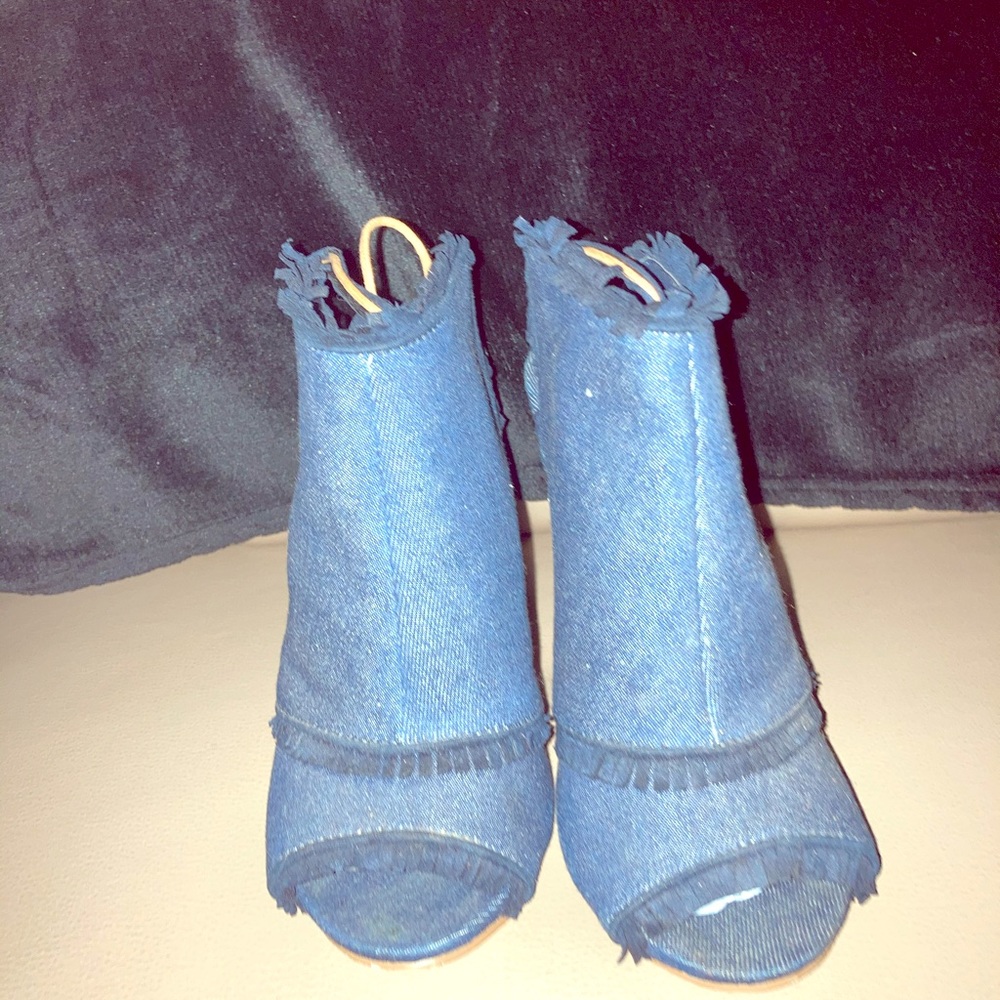 Very cute lace up denim heels